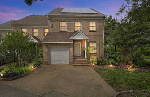 Hampton House | Relaxing Luxurious Waterfront 2 Bedroom Townhouse by RedAwning