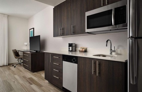 Surfside Hotel | Relaxing Miami Getaway | Surfside Suite w/Pool & Ocean Access