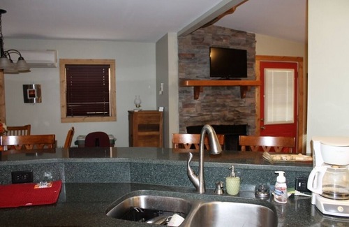 Highlands Cottage | RELAXING MOUNTAIN GET-A-WAY IN HIGHLANDS, NC. GOOD FOR ALL SEASONS!