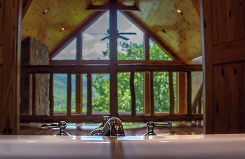 Butler Cabin | Relaxing Mountain Retreat with Breathtaking Views - Watauga Lake