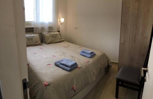 Safed Old City Apartment | Relaxing mountain view haven
