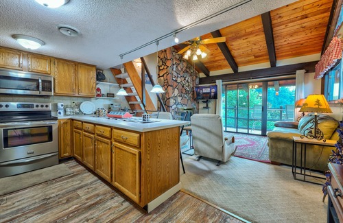 Sevierville Condo | Relaxing Mountain Wynnes
