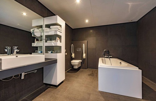 Uden Hotel | Relaxing Nature & City Getaway Close to Local Walking Trails