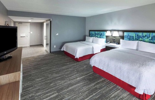 Houston House | Relaxing Oasis for a Family W/ Free Breakfast