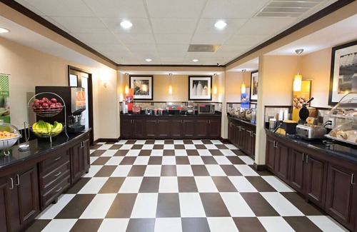 Houston House | Relaxing Oasis for a Family W/ Free Breakfast