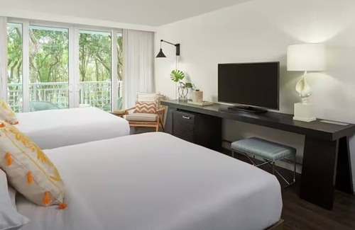 Rock Harbor Hotel | Relaxing Oasis in Key Largo! 3 Waterfront Units, Beachside Bars, Pets Allowed