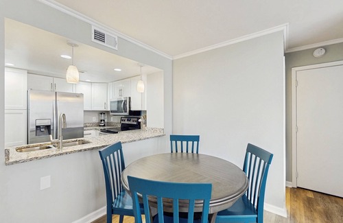 McCutcheon Field Condo | Relaxing oceanfront condo with pool, gym, kitchen, and WiFi