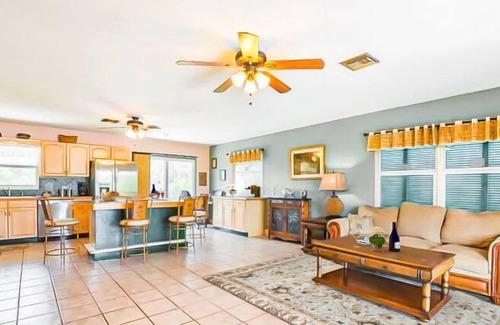 Breezeswept Beach Estates House | Relaxing Ocean Escape Ramrod Summerland Key