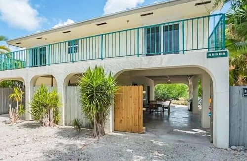 Breezeswept Beach Estates House | Relaxing Ocean Escape Ramrod Summerland Key