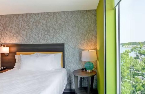Lake Hamilton Hotel | Relaxing Respite: Free Breakfast, Pets Allowed, Near Lake Hamilton Marina!