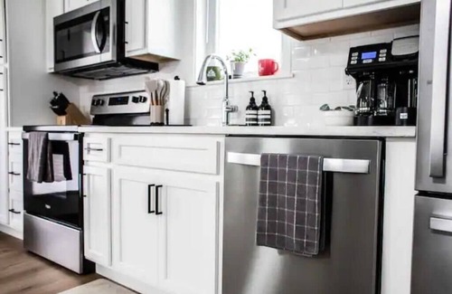 Scarborough Cottage | Relaxing Retreat! 6 Miles from the beach and close to Portland!