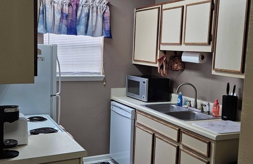 Tallahassee House | Relaxing Retreat House on Chateau Lane 2 Bed/2 Bath near FSU and FL Capital