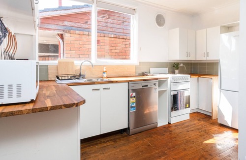 Maroubra South House | Relaxing Retreat in Maroubra-Mins drive to Beach