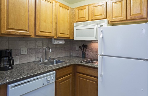 Tallahassee Condo | Relaxing retreat in Tallahassee! Free Breakfast + On-Site Business Center