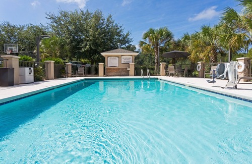 Tallahassee Condo | Relaxing retreat in Tallahassee! Free Breakfast + On-Site Business Center