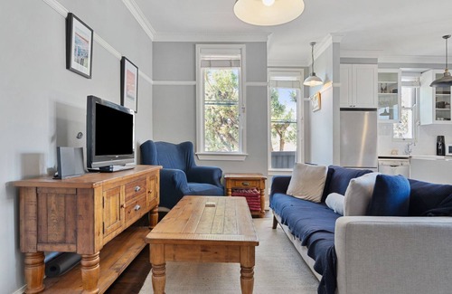 Cremorne House | Relaxing Retreat on Earle St, Cremorne Near Attractions