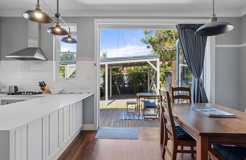 Cremorne House | Relaxing Retreat on Earle St, Cremorne Near Attractions