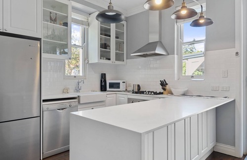 Cremorne House | Relaxing Retreat on Earle St, Cremorne Near Attractions