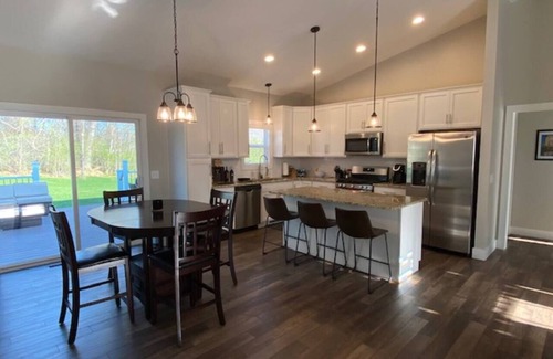 South Bend House | Relaxing Retreat-Quiet 5 Star Property