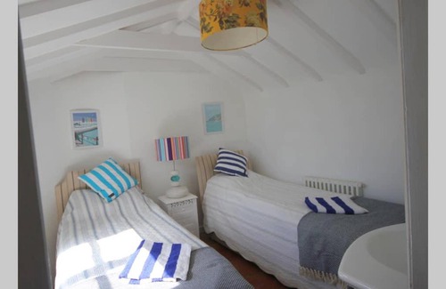 Penzance House | Relaxing River Cottage