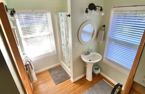 Mars Hill House | Relaxing Riverfront Cottage Near Asheville, NC