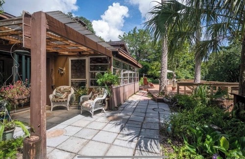 Inglis House | Relaxing Riverfront Retreat