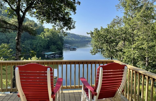 Arley House | Relaxing Rock Creek Cottage on Smith Lake
