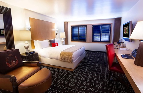 San Jose Hotel | Relaxing Room in Covetable Santana Row! W/Valet Parking, Outdoor Pool!