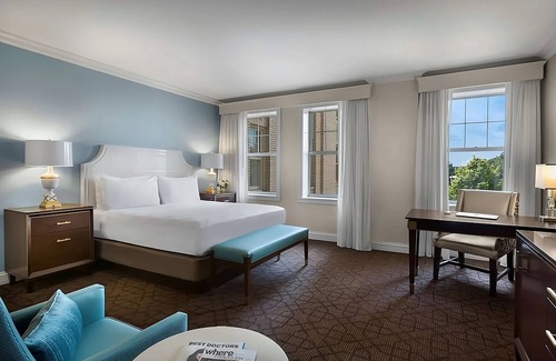 Central West End Hotel | Relaxing Room Right in the Heart of St. Louis! with Parkinga and Seasonal Pool!