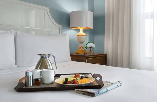 Central West End Hotel | Relaxing Room Right in the Heart of St. Louis! with Parkinga and Seasonal Pool!