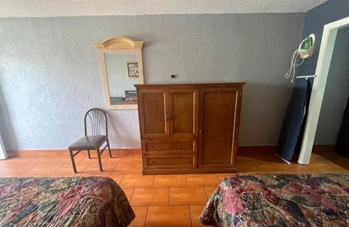 Brownsville Hotel | Relaxing Room w/Pool Near Children’s Museum & Zoo