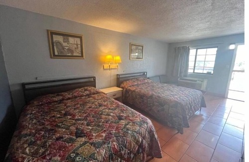 Brownsville Hotel | Relaxing Room w/Pool Near Children’s Museum & Zoo