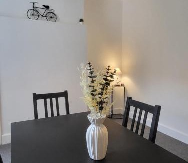 Hythe House | Relaxing Seaside Stay 3-Bed Home Minutes from Hythe Beach