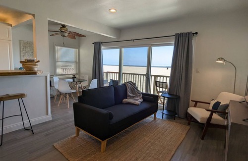 Old Towne House | Relaxing, Small-Town Feels, Beach House - ON the beach!