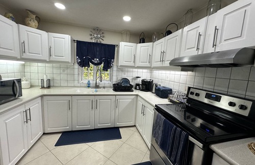 Marine Gardens Condo | Relaxing South Coast Vacation Rental Steps from Beaches and Boardwalk