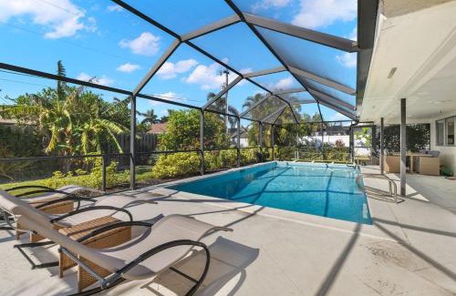 Caloosahatchee House | Relaxing Spacious & Pet Friendly Home With Pool