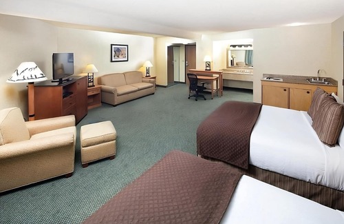 Kalispell Hotel | Relaxing Stay! 2 Pet-friendly Units, Pool, Near Conrad Mansion, FREE Parking!