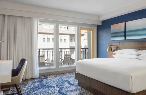 Northeast Virginia Beach Hotel | Relaxing Stay! 4 Convenient Units, Onsite Pool, Close to Cape Henry Lighthouse