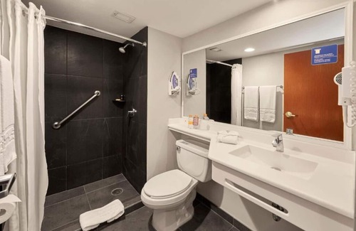 Benito Juarez Hotel | Relaxing Stay Near CUN | 2 Rooms w/Kitchenette, Pool, Rooftop Terrace & Shuttle