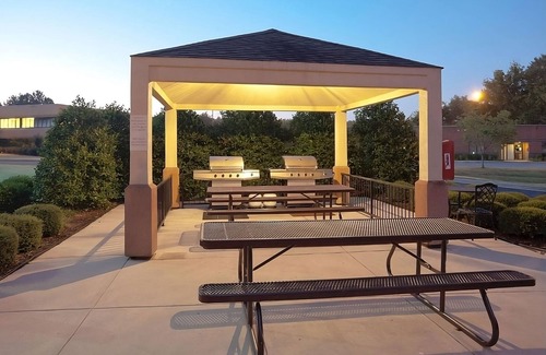 Warren Apartment | Relaxing Studio w/Fully-equipped Kitchen! Pets Allowed, BBQ Facilities, Parking