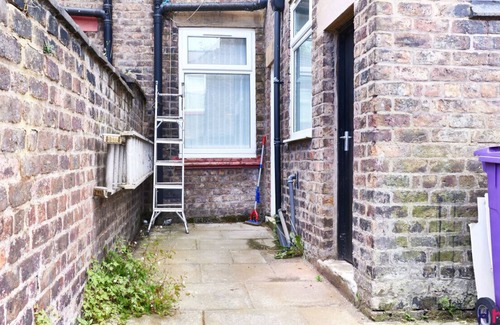 Liverpool House | ★Relaxing suburban haven ★by airport ★parking