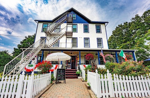 Milford House | Relaxing Suite | Retreat Steps from Milford Downtown Buzz
