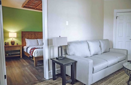 Milford House | Relaxing Suite | Retreat Steps from Milford Downtown Buzz