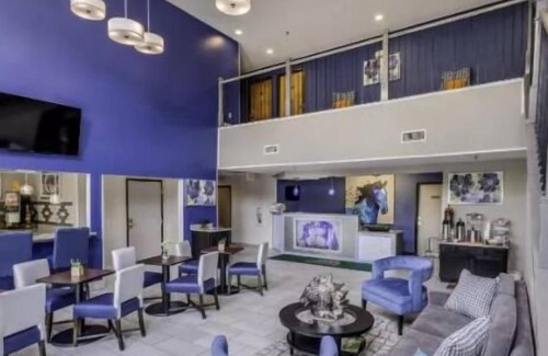 Lexington Resort | Relaxing Unit Near Attractions in GuestHouse Lexington, Parking, Pool!