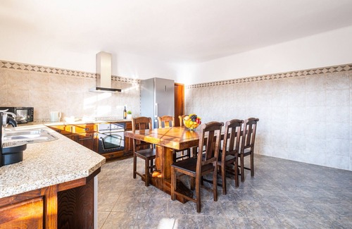 Carvoeiro Villa | Relaxing villa w/BBQ & heatable pool, Albufeira