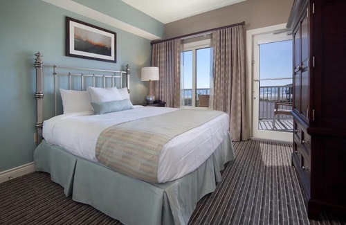 Beachside Village Hotel | Relaxing Villa with Pool + Great Amenities