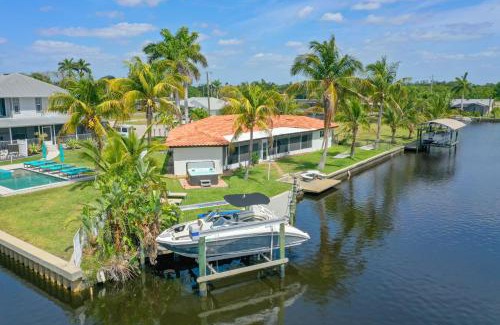 Fort Myers House | Relaxing Waterfront Retreat Near Downtown with Hot Tub, Kayaks, private Dock and Pets Welcome!