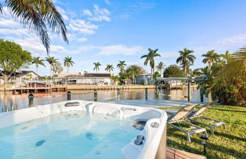 Fort Myers House | Relaxing Waterfront Retreat Near Downtown with Hot Tub, Kayaks, private Dock and Pets Welcome!