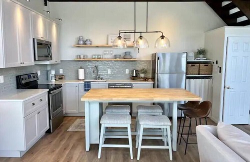 Lake Shore Apartment | Relaxing Waterfront Apartment!