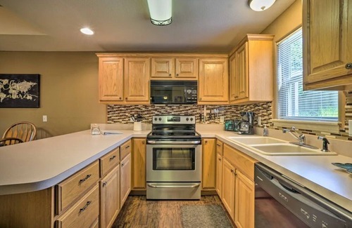 Branson West Condo | Relaxville Condo in Stonebridge Village - 5 minutes to Silver Dollar City